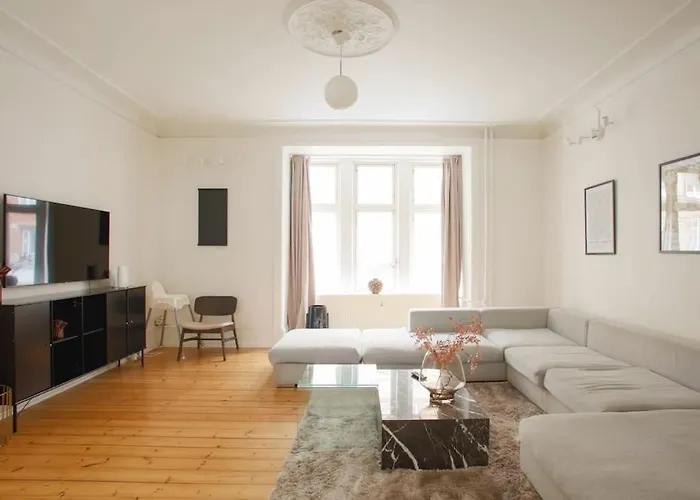 Large & Bright 3Br Apartment W Whirlpool Near Metro