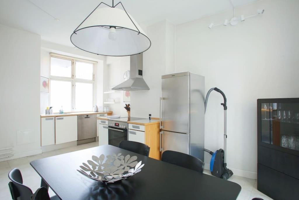 Large & Bright 3br W Whirlpool Near Metro Kopenhagen