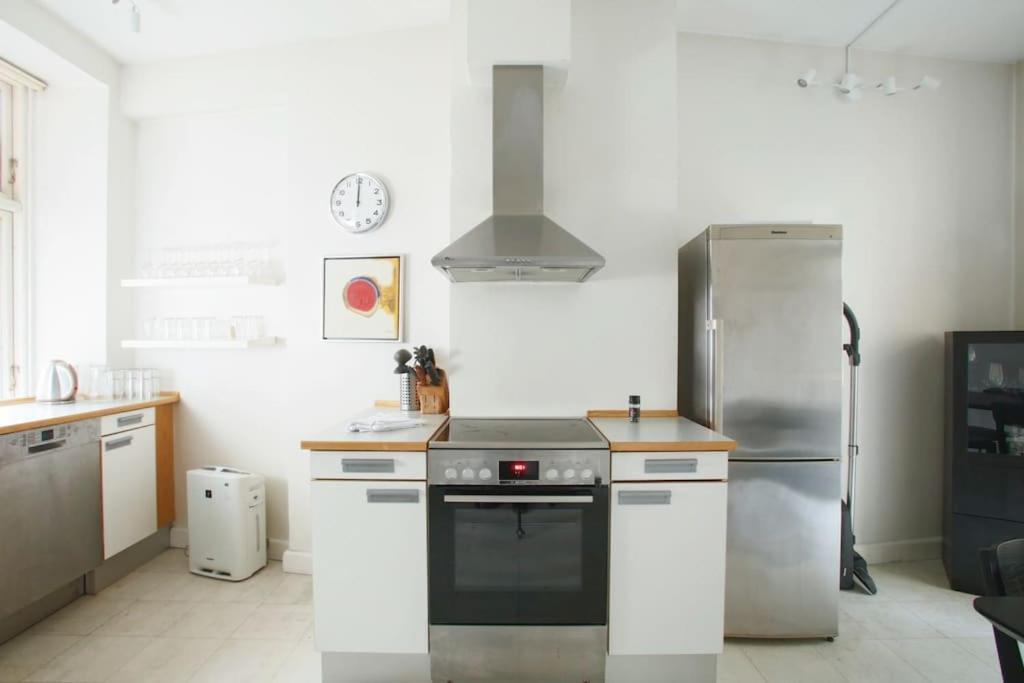 Large & Bright 3br W Whirlpool Near Metro
