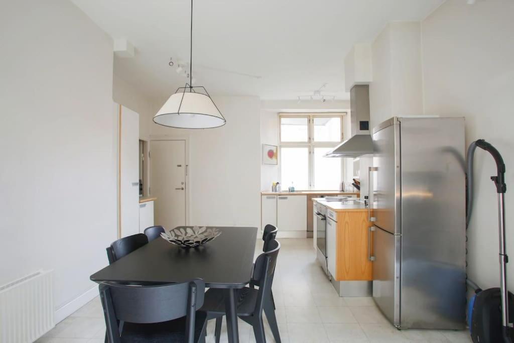 Apartment Large & Bright 3br W Whirlpool Near Metro Kopenhagen